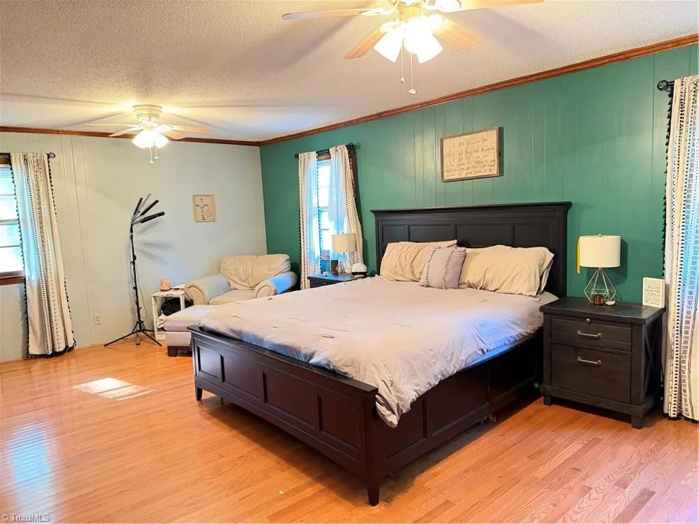 16 Vivian Street Thomasville, NC 27360