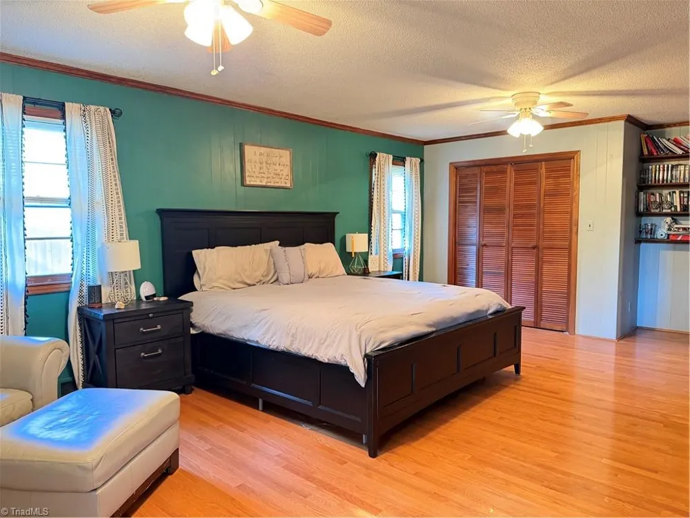 16 Vivian Street Thomasville, NC 27360