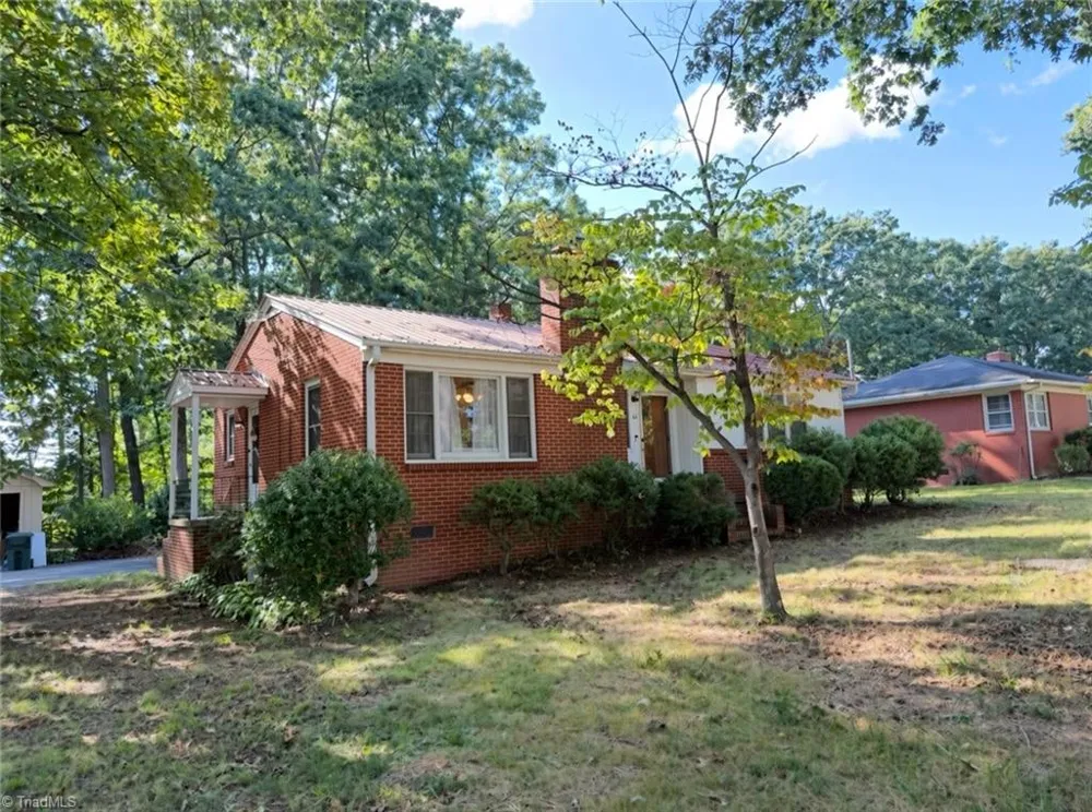 16 Vivian Street Thomasville, NC 27360