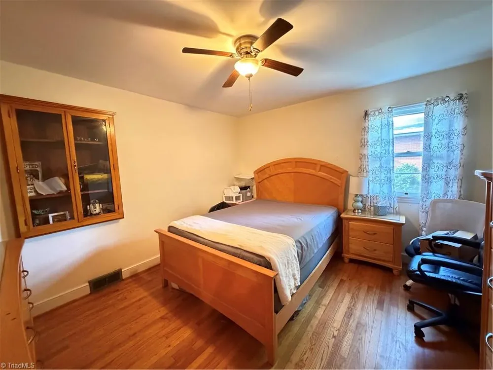 16 Vivian Street Thomasville, NC 27360