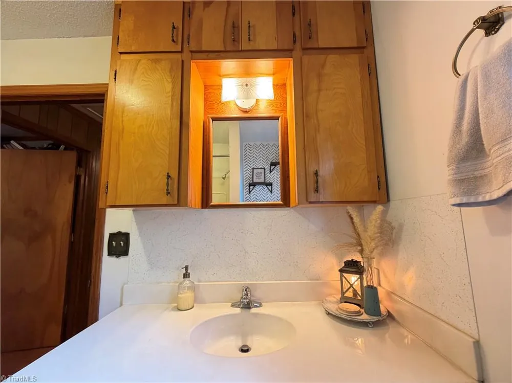 16 Vivian Street Thomasville, NC 27360
