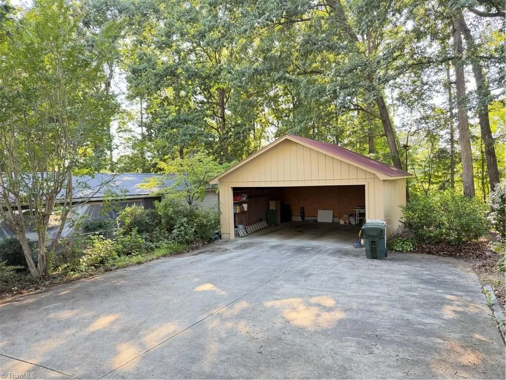 16 Vivian Street Thomasville, NC 27360