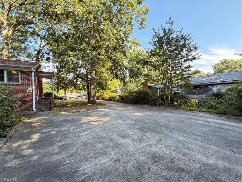 16 Vivian Street Thomasville, NC 27360