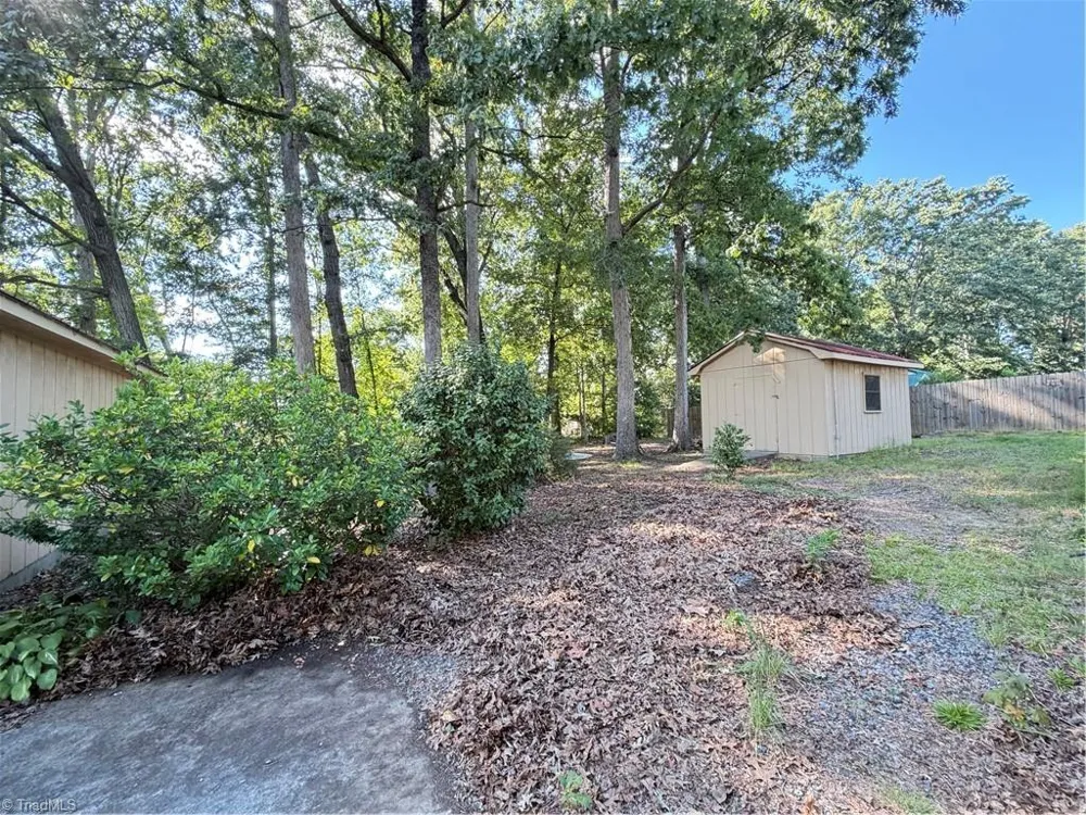 16 Vivian Street Thomasville, NC 27360