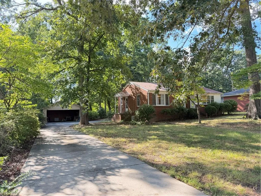 16 Vivian Street Thomasville, NC 27360