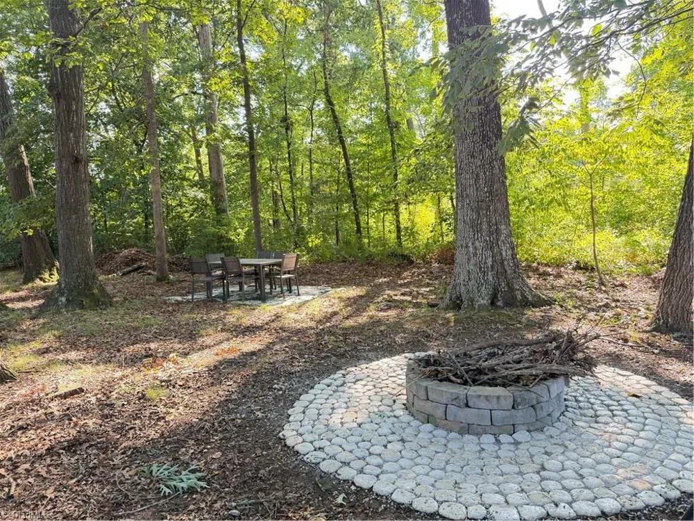 16 Vivian Street Thomasville, NC 27360