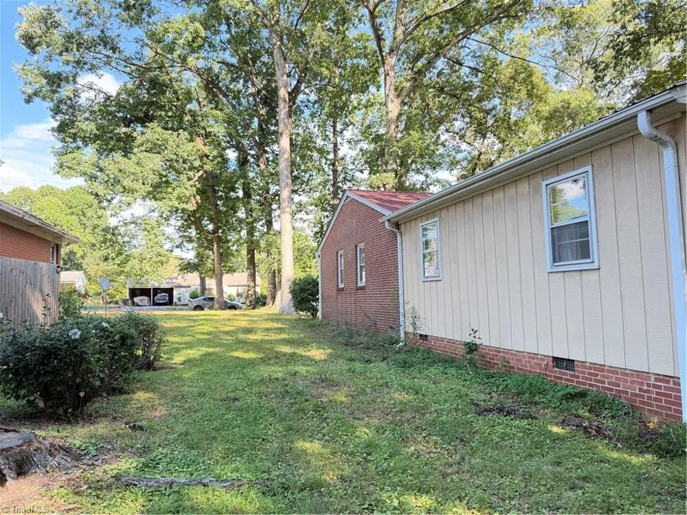 16 Vivian Street Thomasville, NC 27360