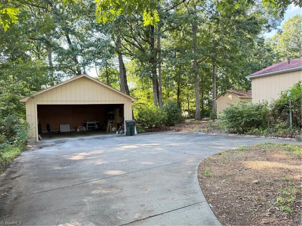 16 Vivian Street Thomasville, NC 27360
