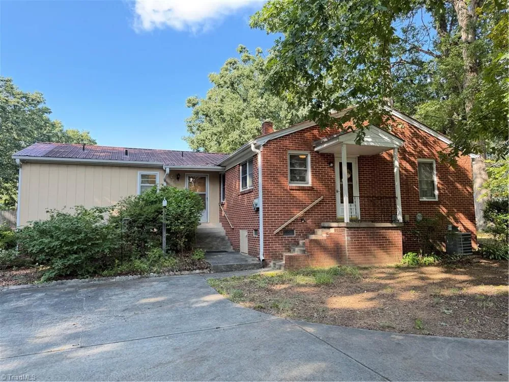 16 Vivian Street Thomasville, NC 27360