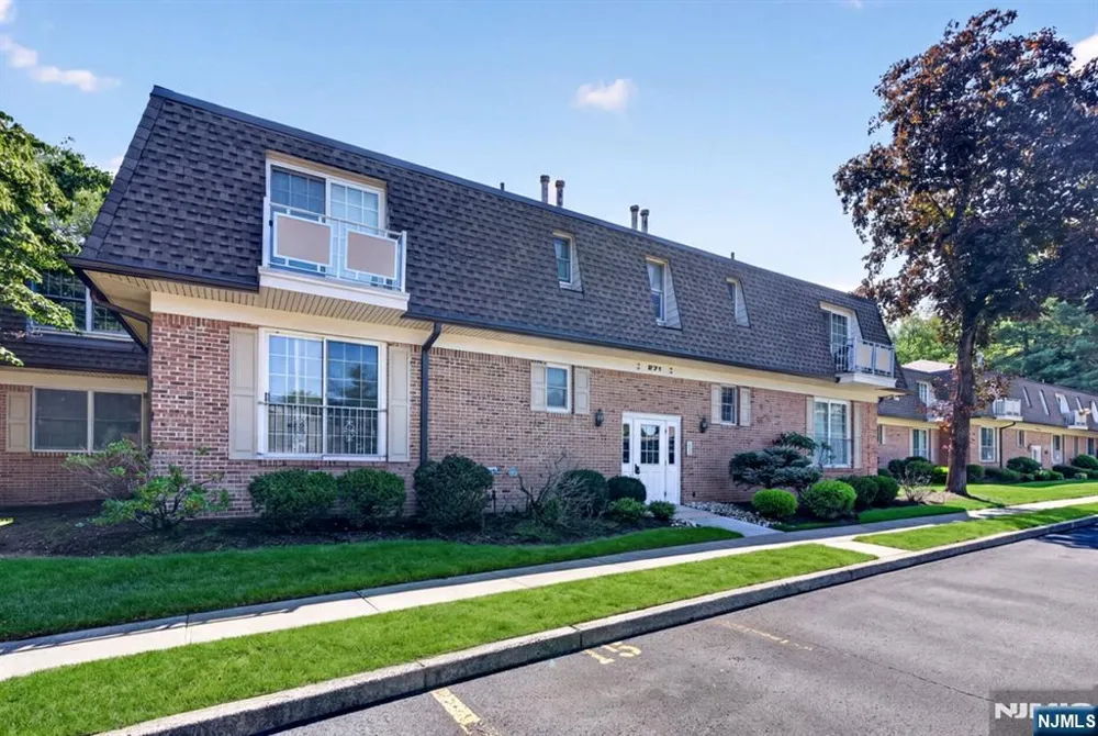 271 Collignon Way 4B River Vale, NJ 07675