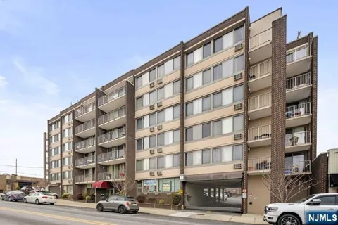 515 Anderson Avenue 2H