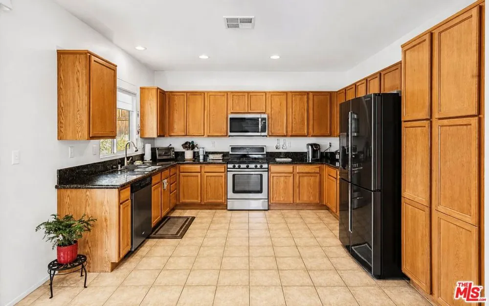 2167 Snowberry Lane Mentone, CA 92359