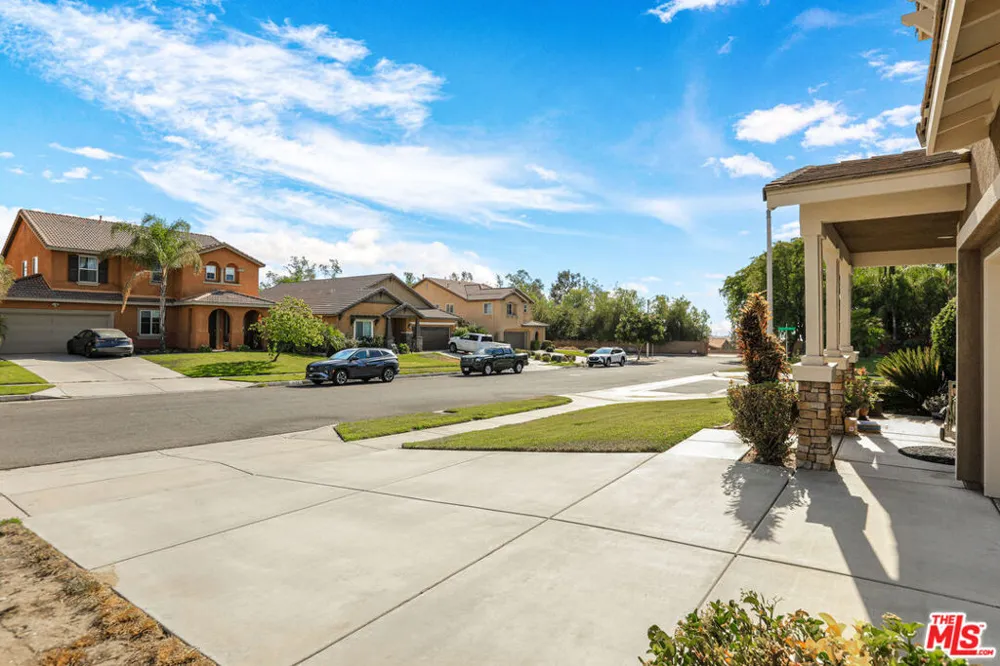2167 Snowberry Lane Mentone, CA 92359