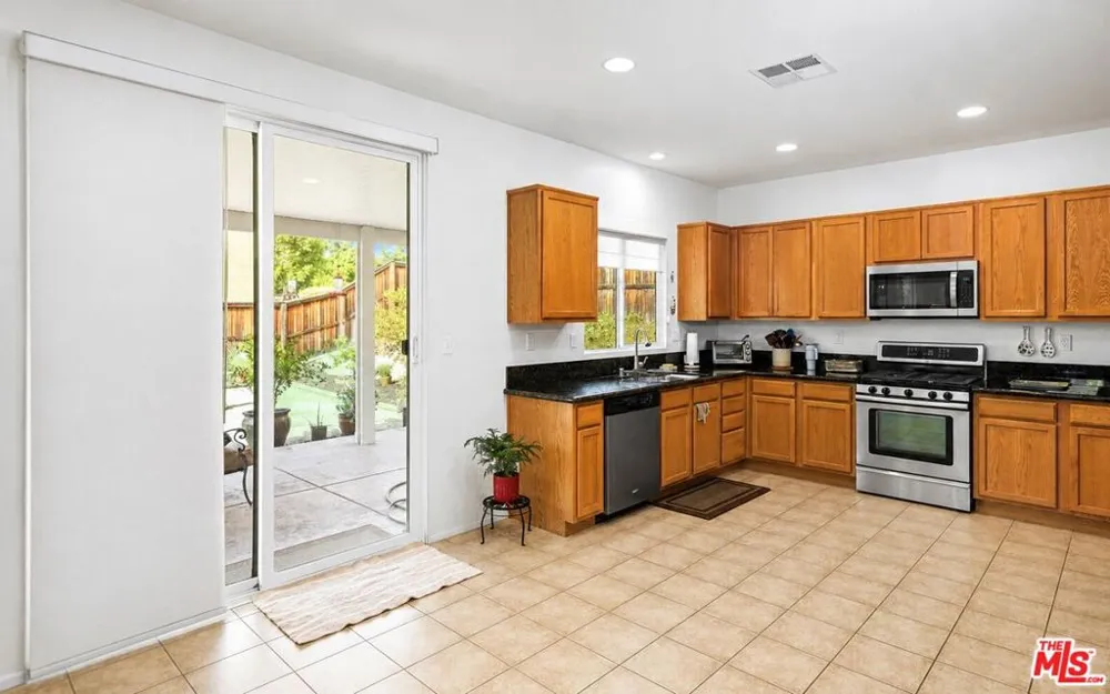 2167 Snowberry Lane Mentone, CA 92359
