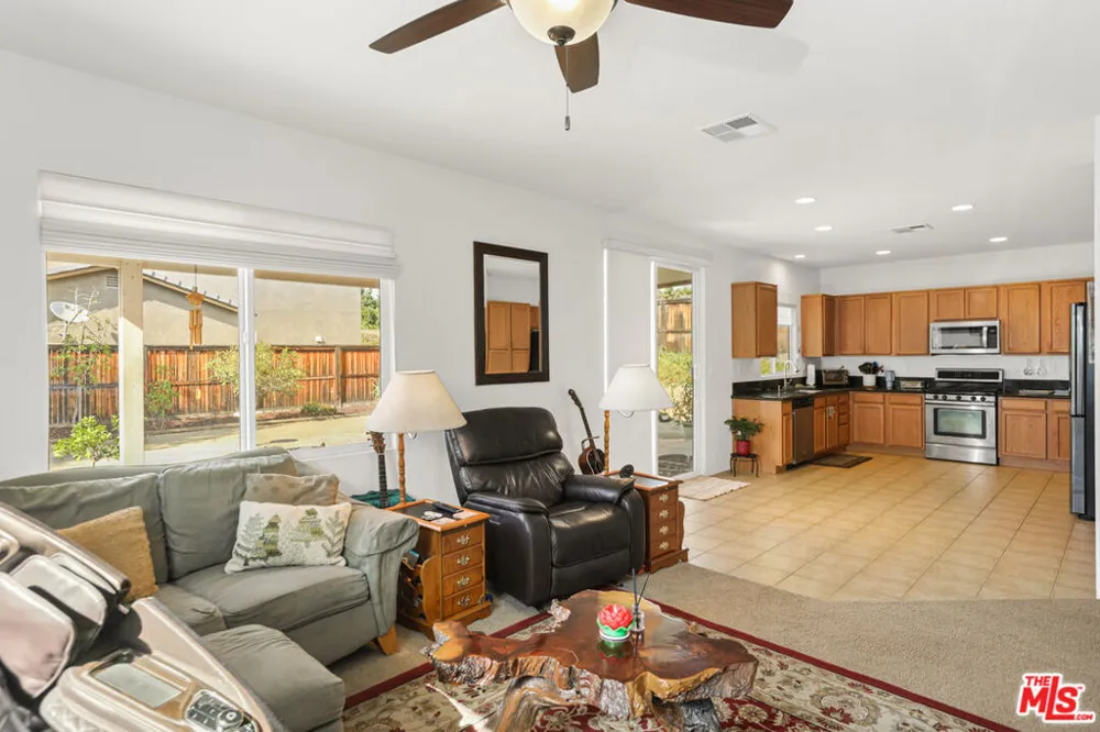 2167 Snowberry Lane Mentone, CA 92359