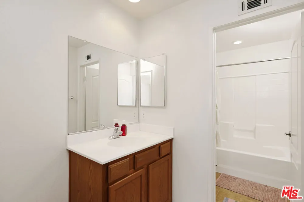 2167 Snowberry Lane Mentone, CA 92359
