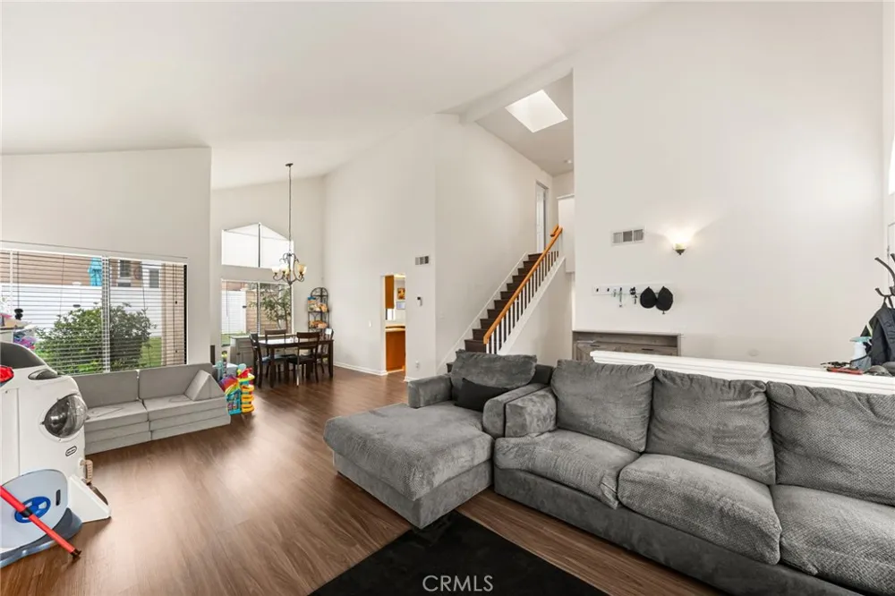389 Conestoga Road San Dimas, CA 91773