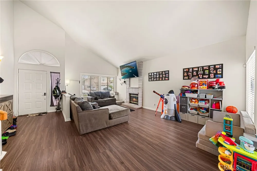 389 Conestoga Road San Dimas, CA 91773