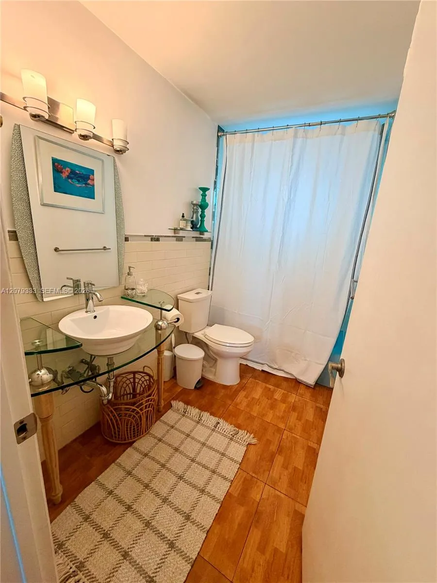 445 NE 195th St #430 Miami, FL 33179
