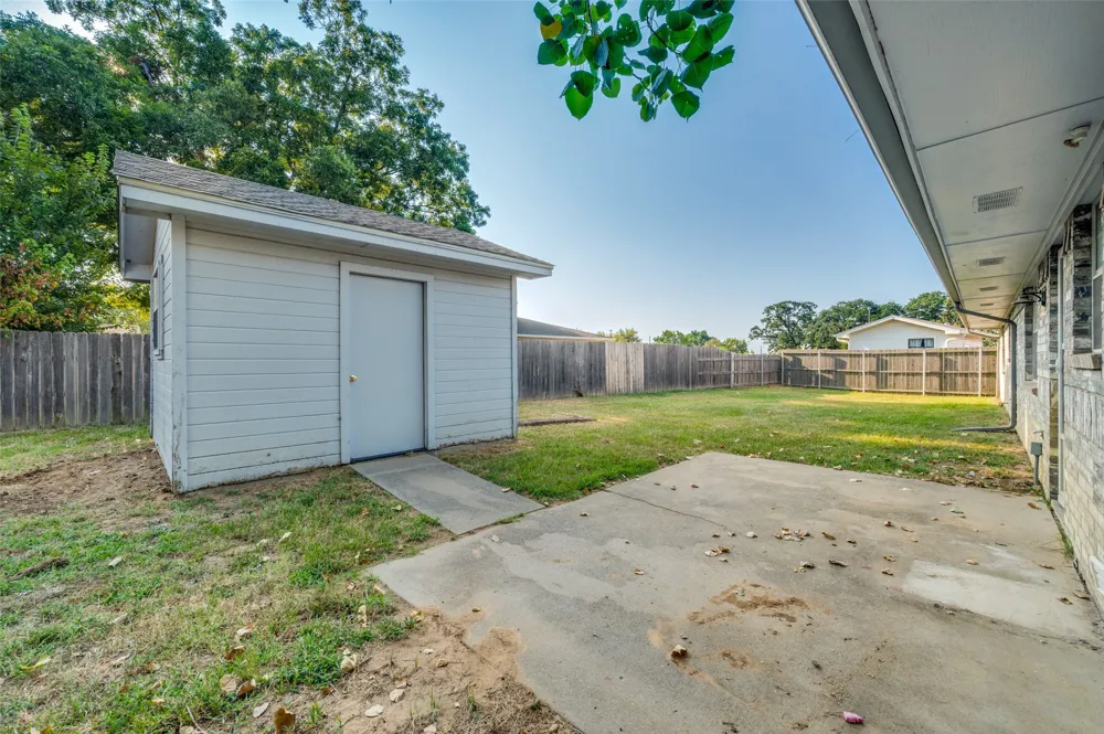 101 Sara Court Collinsville, TX 76233
