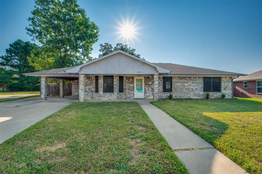 101 Sara Court Collinsville, TX 76233