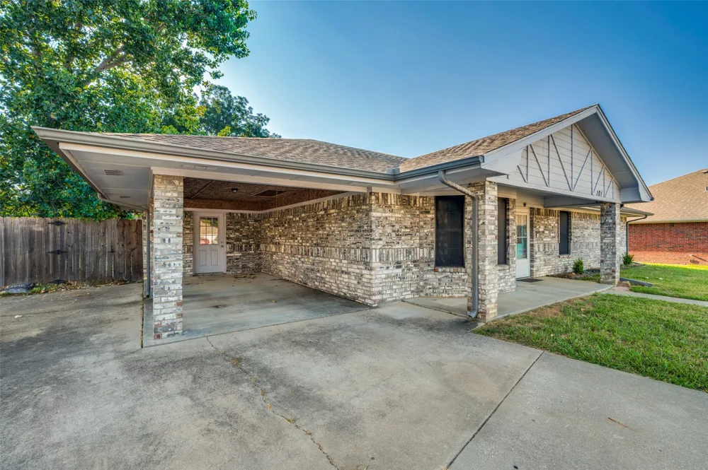 101 Sara Court Collinsville, TX 76233