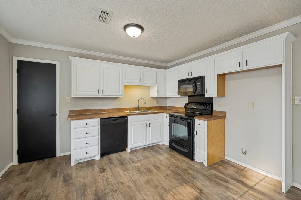 101 Sara Court Collinsville, TX 76233