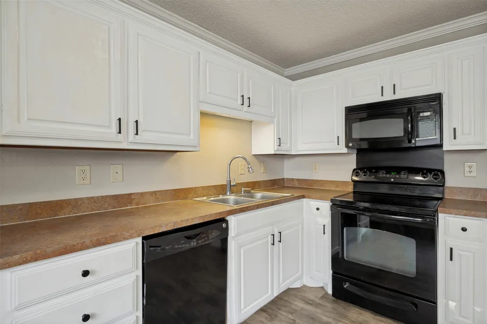 101 Sara Court Collinsville, TX 76233