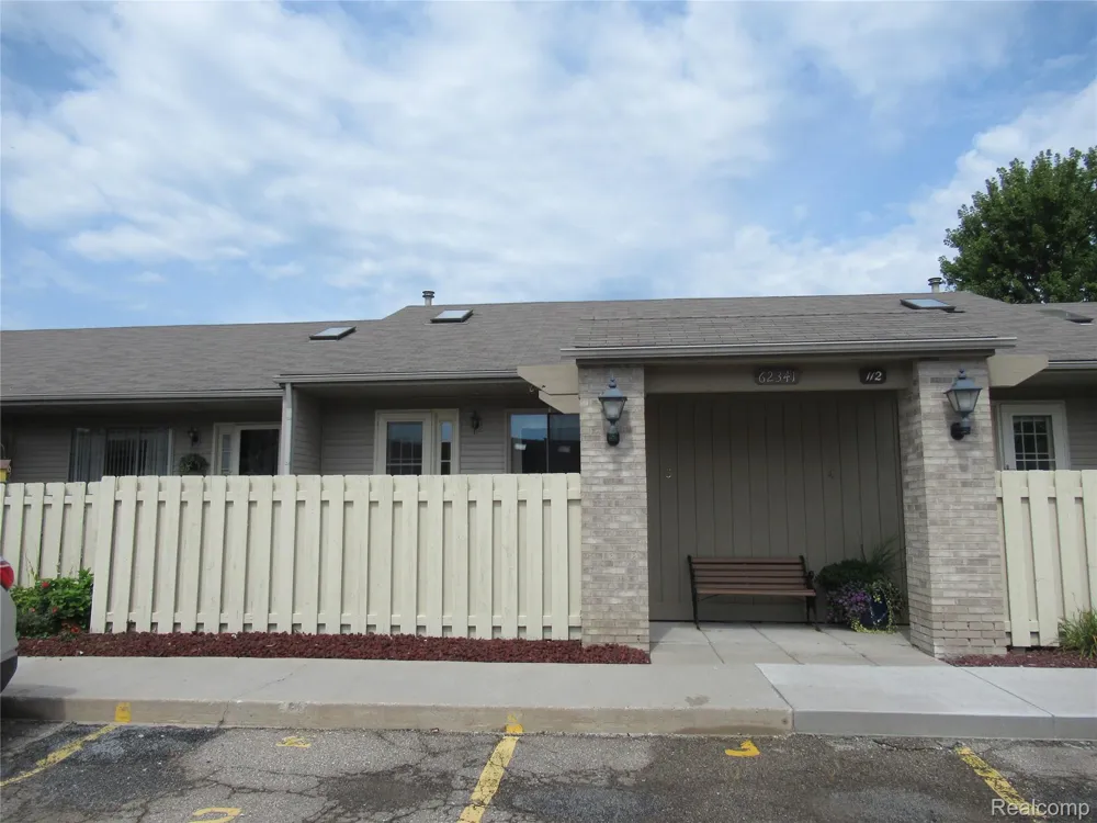 62341 Arlington Circle #3 South Lyon City, MI 48178