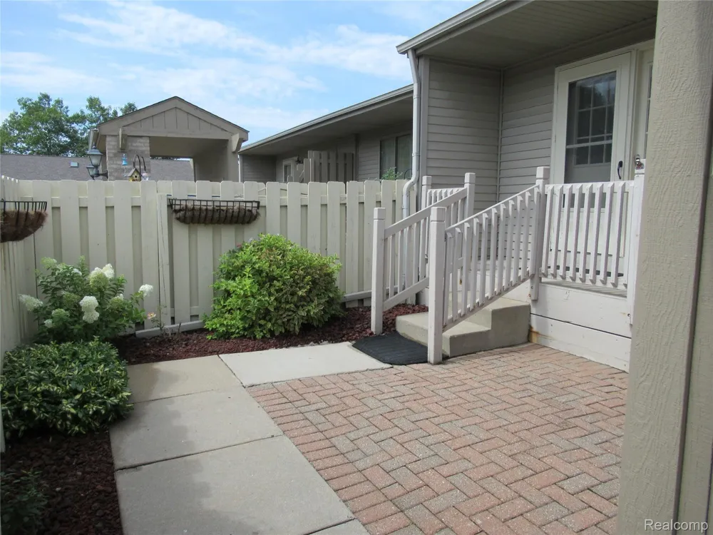 62341 Arlington Circle #3 South Lyon City, MI 48178