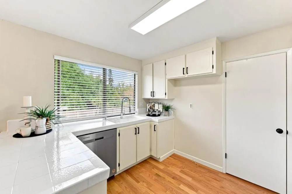 10327 Cold Harbor Avenue Cupertino, CA 95014