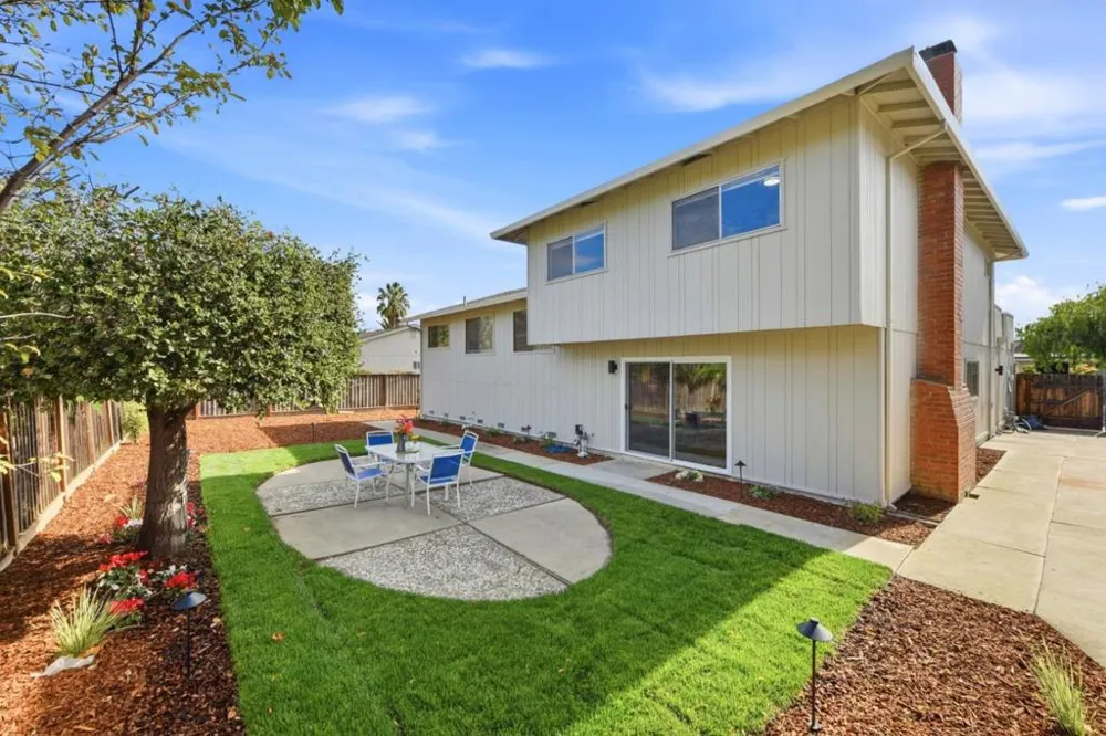 10327 Cold Harbor Avenue Cupertino, CA 95014