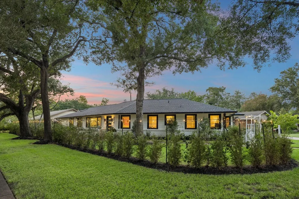 8518 Westview Drive Houston, TX 77055