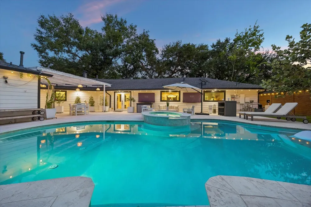 8518 Westview Drive Houston, TX 77055