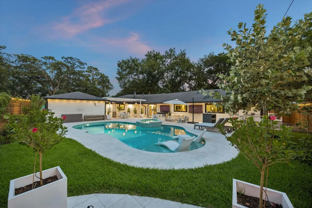 8518 Westview Drive Houston, TX 77055