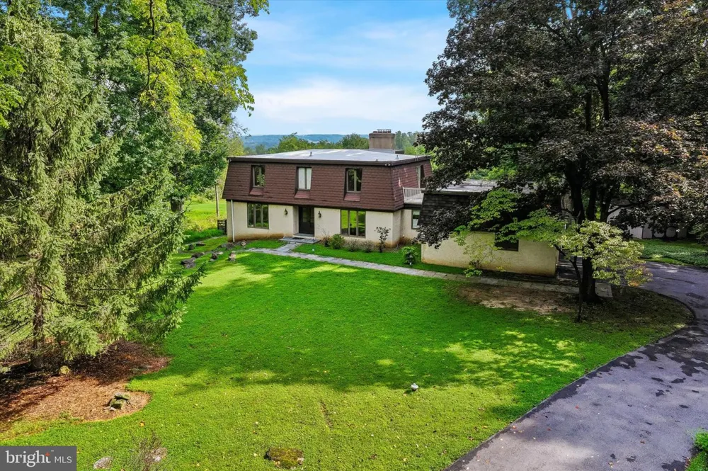 1132 TINKERHILL LANE Malvern, PA 19355