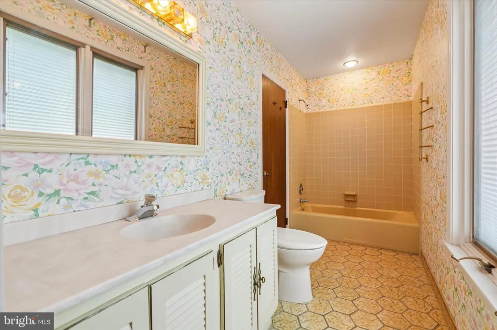 1132 TINKERHILL LANE Malvern, PA 19355