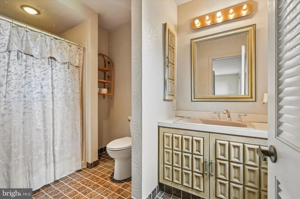 1132 TINKERHILL LANE Malvern, PA 19355