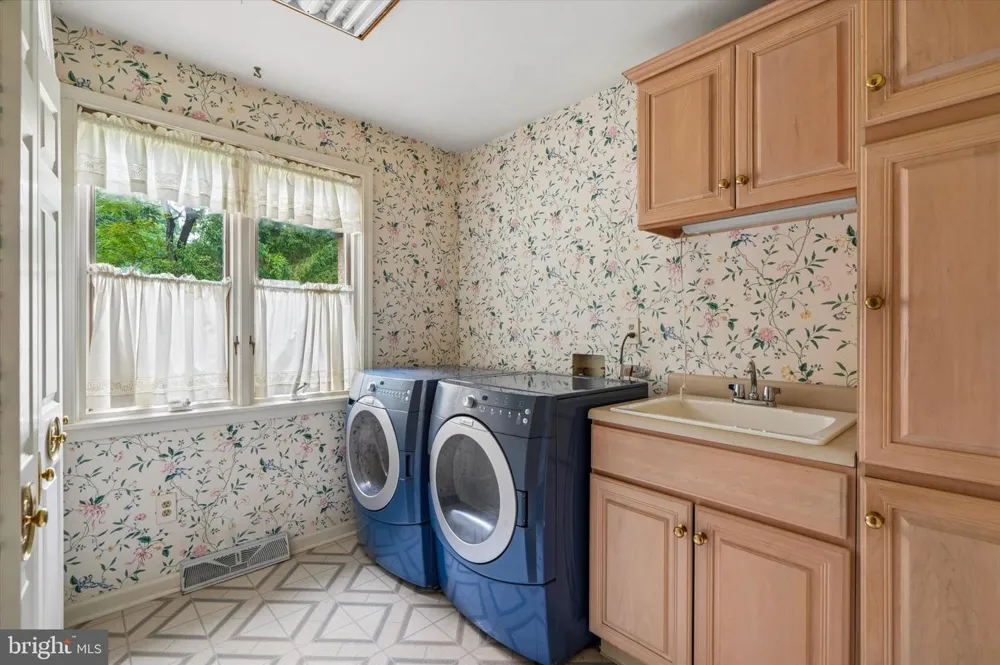 1132 TINKERHILL LANE Malvern, PA 19355