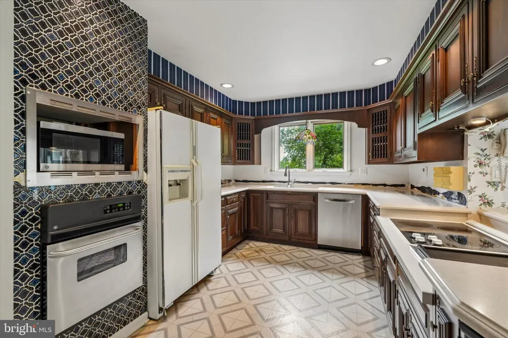 1132 TINKERHILL LANE Malvern, PA 19355