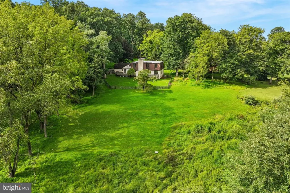 1132 TINKERHILL LANE Malvern, PA 19355