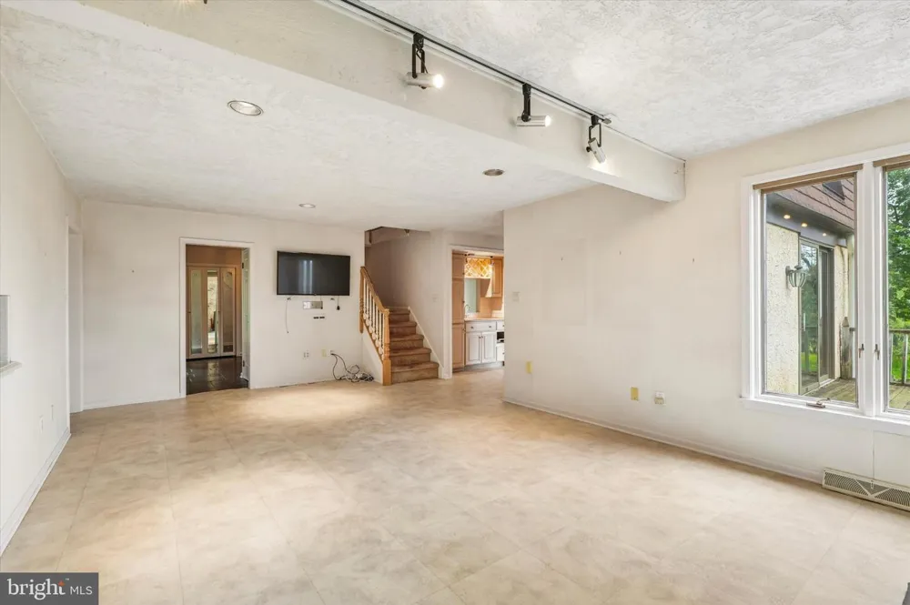 1132 TINKERHILL LANE Malvern, PA 19355