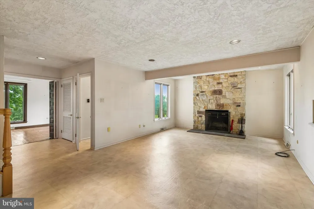 1132 TINKERHILL LANE Malvern, PA 19355