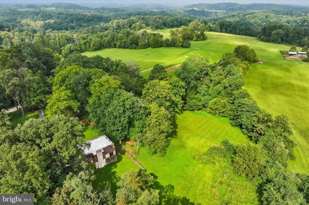 1132 TINKERHILL LANE Malvern, PA 19355