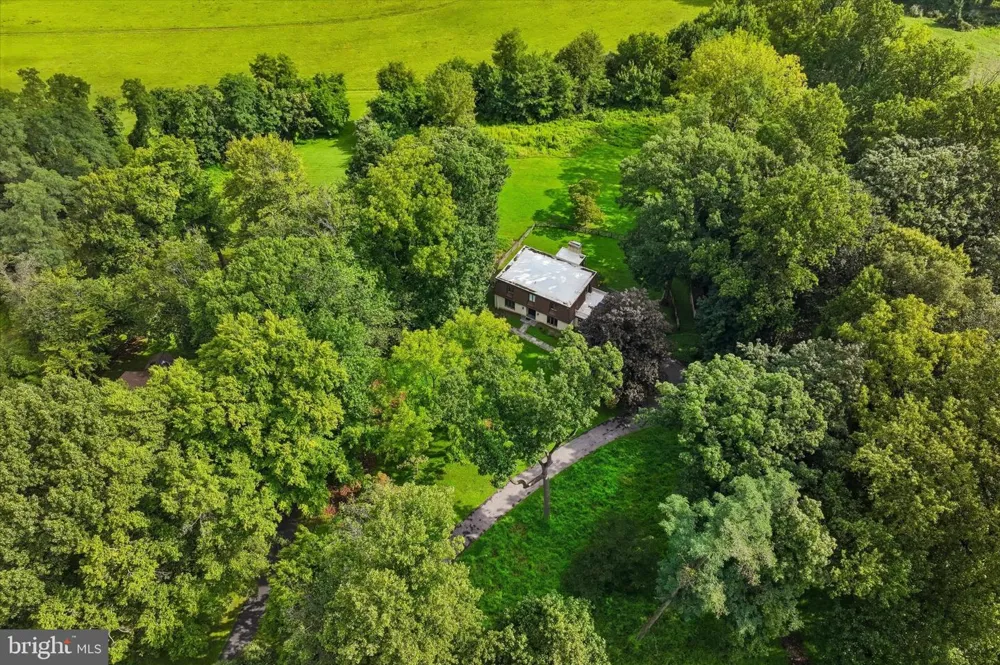 1132 TINKERHILL LANE Malvern, PA 19355