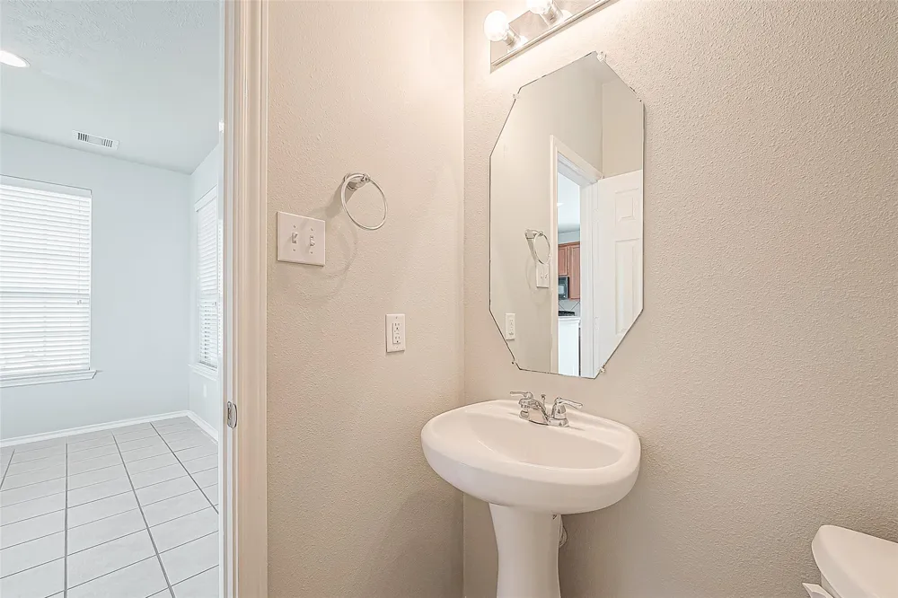 2748 Maybrook Hollow Lane Houston, TX 77047
