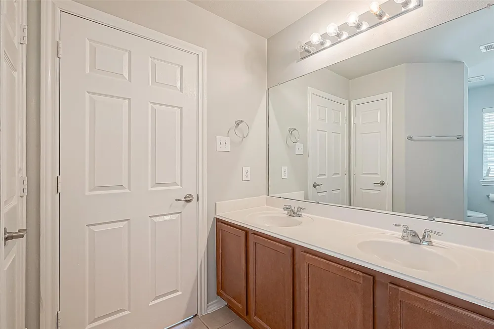 2748 Maybrook Hollow Lane Houston, TX 77047
