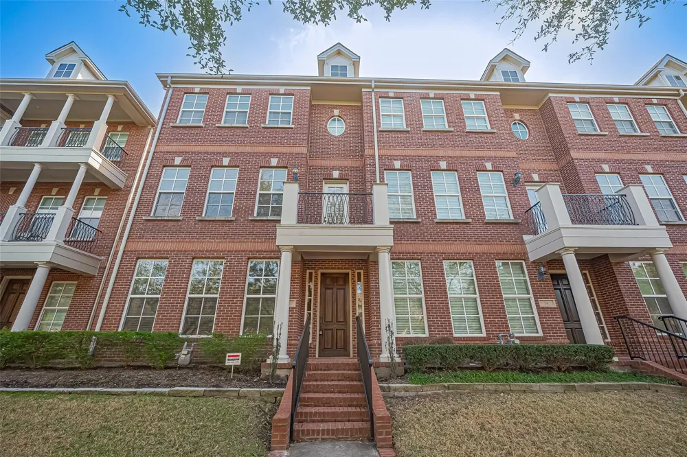 38 Islewood Boulevard The Woodlands, TX 77380
