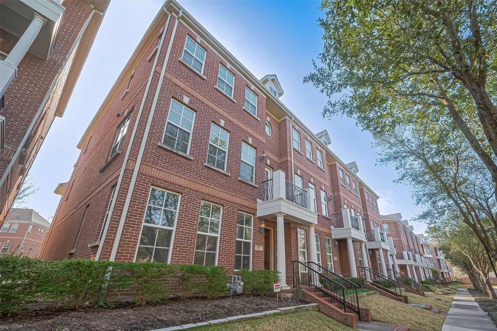 38 Islewood Boulevard The Woodlands, TX 77380