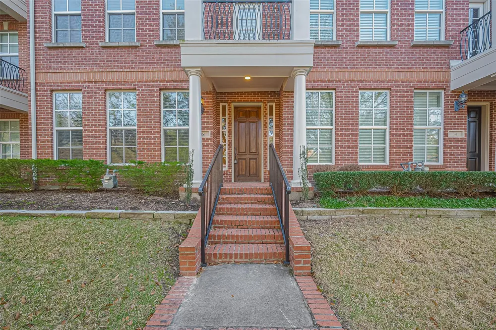 38 Islewood Boulevard The Woodlands, TX 77380